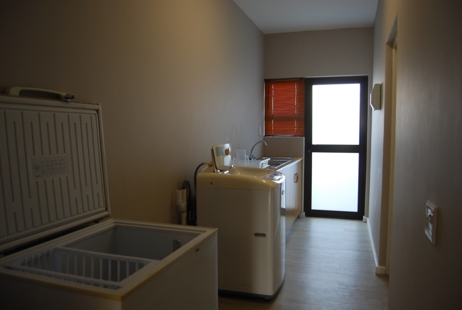 To Let 3 Bedroom Property for Rent in Calypso Beach Western Cape